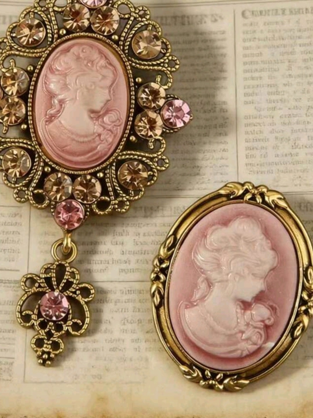 Vintage-Inspired Pink Cameo Brooch Necklace Set - Elegant Women’s Jewelry